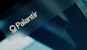 Logo Palantir e edificio CISA - possivel indicacao Trump Shyam Sankar