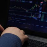 Framework chinês Uni-App é base para 236 mil sites de golpe de investimento, revela Infoblox